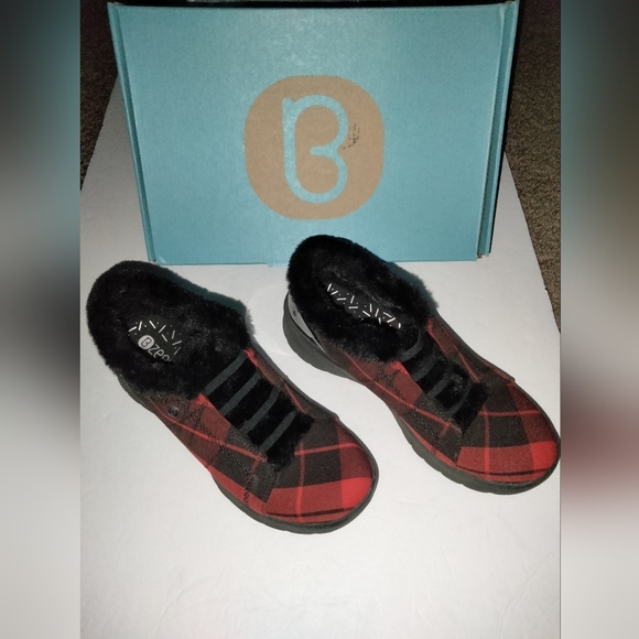 Bzees (Size 8.5W) Black/Red Plaid Pattern Faux Fur Lined Slip-on Golden Sneakers - Picture 12 of 13